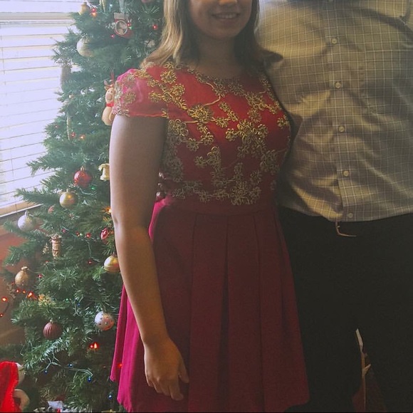 Beautiful embroidery designed red dress - Picture 3 of 3